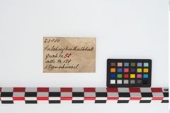 Etiketten zu Keramikgefäß (NHMW-PRAE-023830)